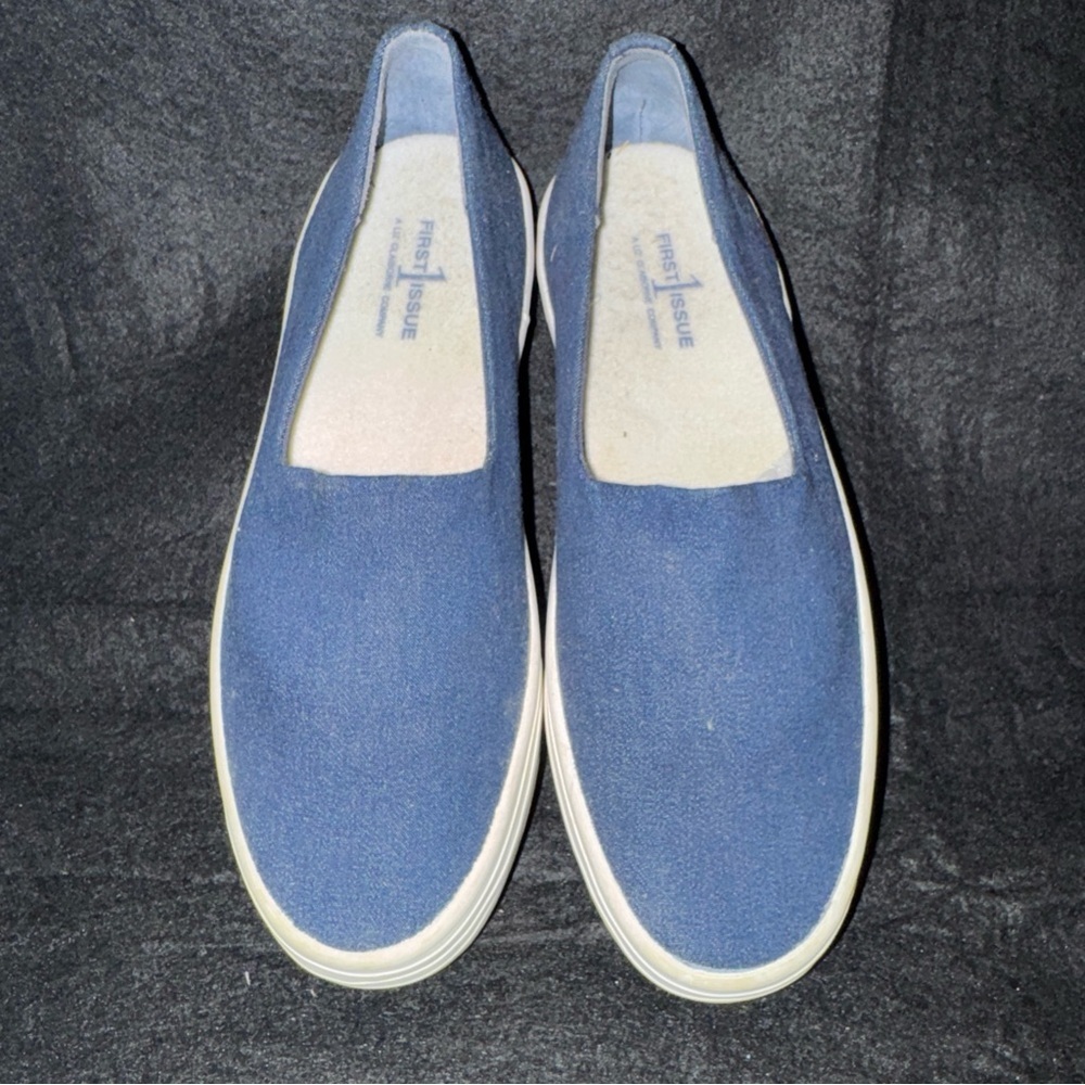 New First Issue Liz Claiborne Navy White Slip On Sneaker Shoe Womens Canvas 6